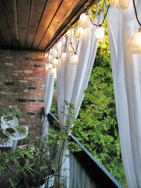 deco balcon rideaux plantes