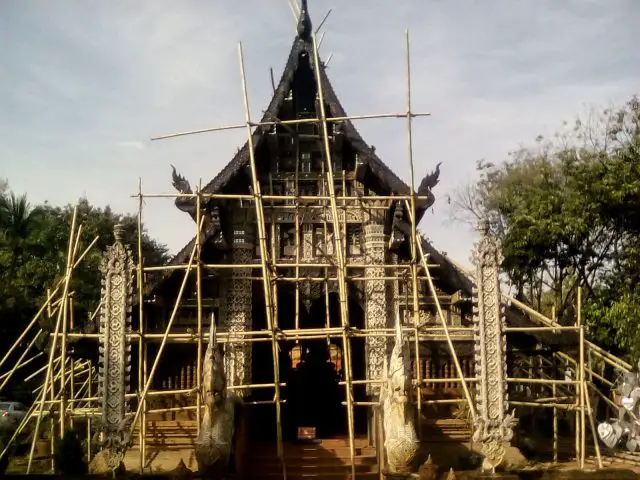 temple renovation chiang mai thailande