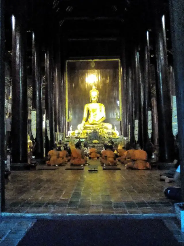 temple bouddhiste moines chiang mai