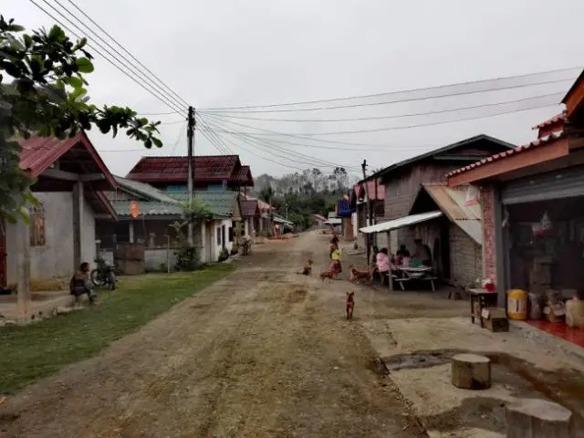 decouverte visite petit village laos
