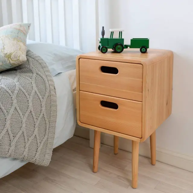 petite table de nuit cube tiroir bois chambre deco