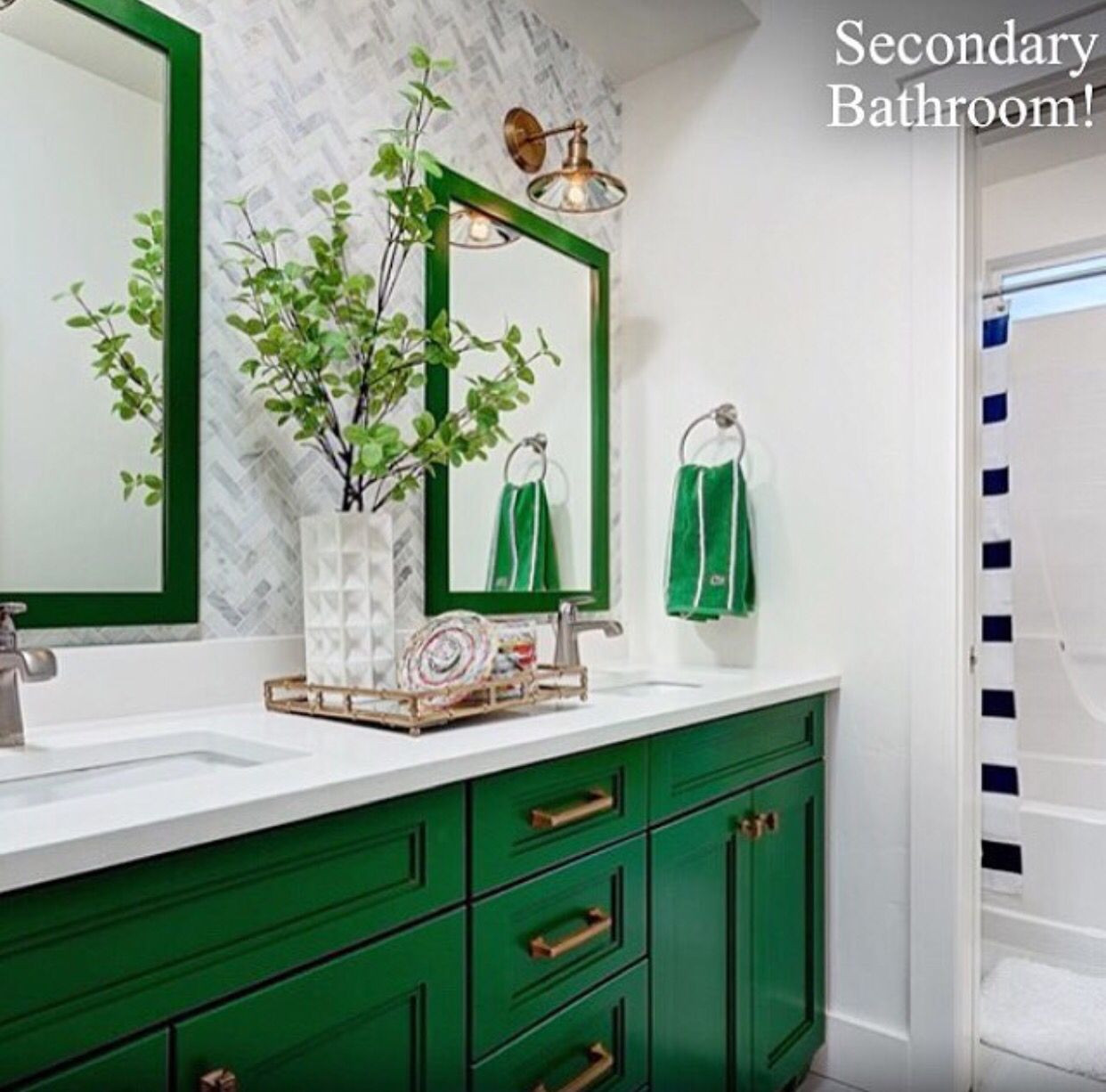 idee deco salle de bain mobilier vert Cocon déco & vie nomade