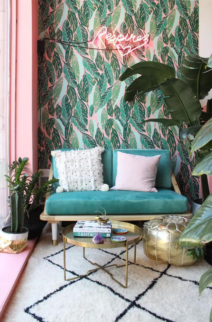 papier peint urban jungle salon vert et rose