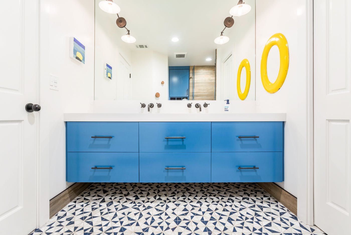salle de bain bleu mobilier meuble sous vasque