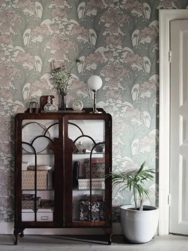 salon style classique chic vitrine decoration papier peint