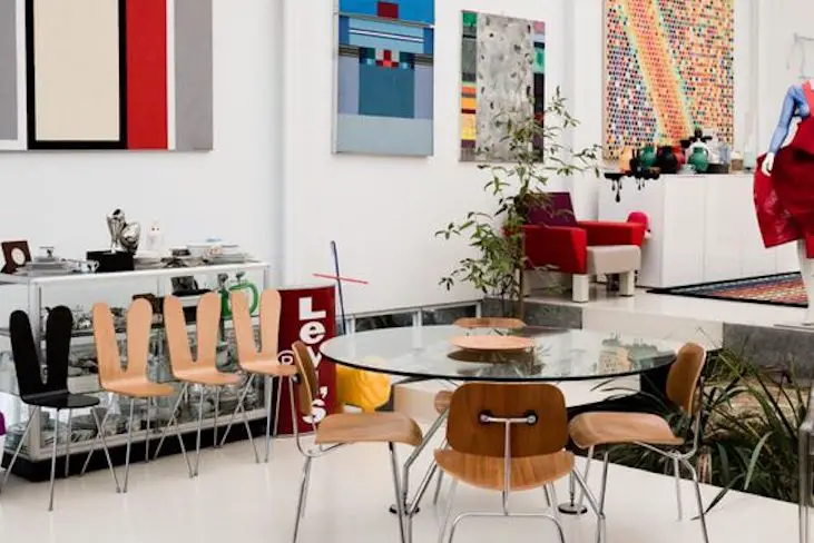 idee deco salle a manger style arty table en verre chaises design decoration murale