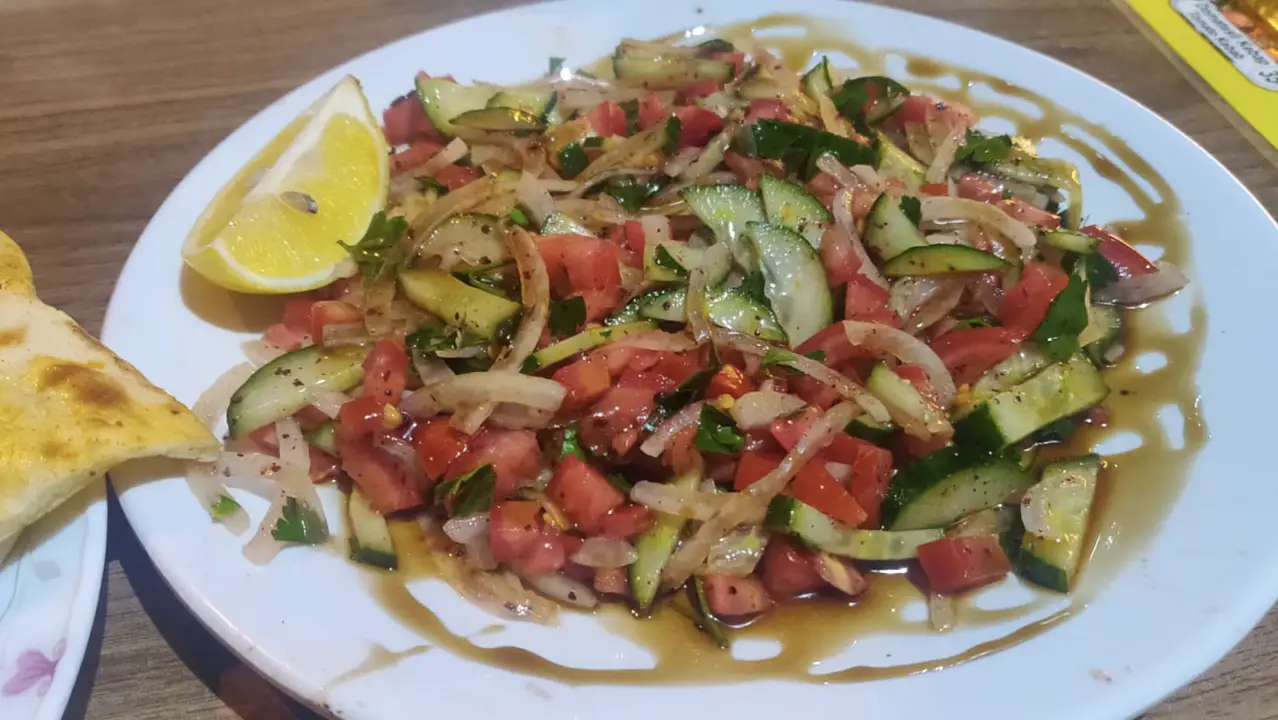 on mange quoi turquie istanbul crudité salade tomate oignon