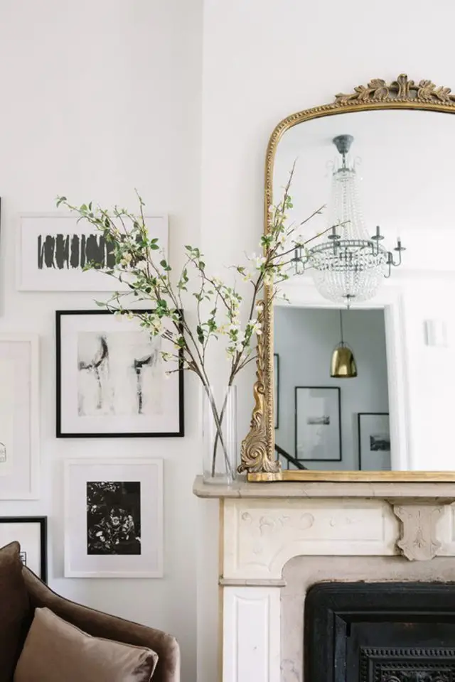 chambre decoration style classique chic exemple cheminée miroir grand format doré déco murale cadre