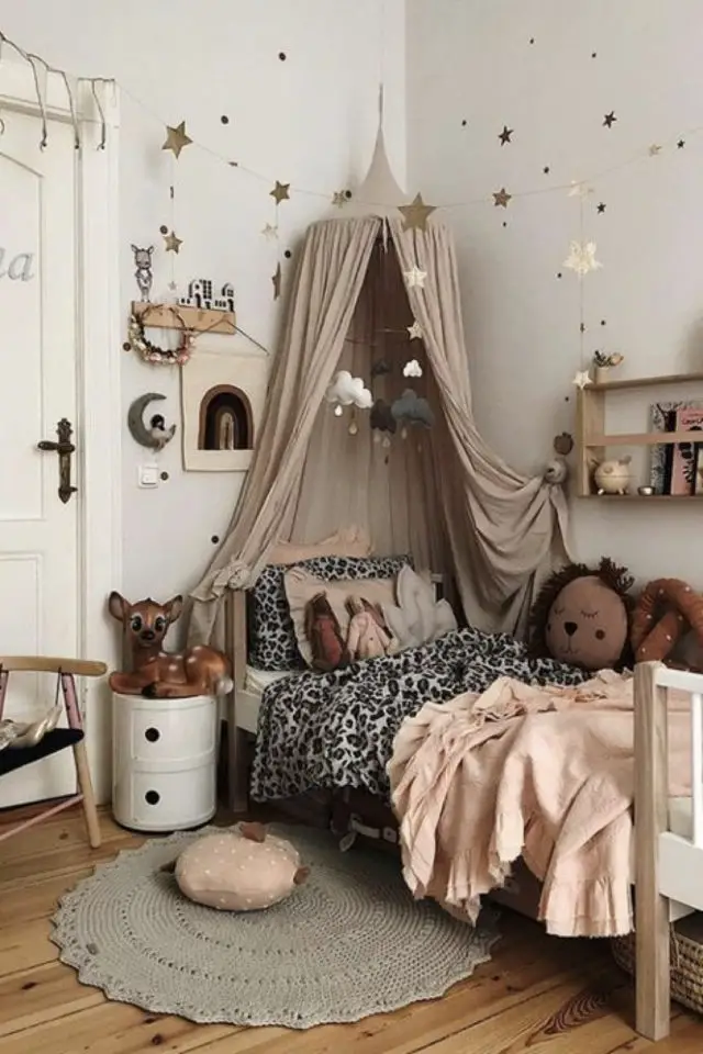 deco chambre enfant ciel de lit exemple nuance blanc nude naturel et classique petite fille