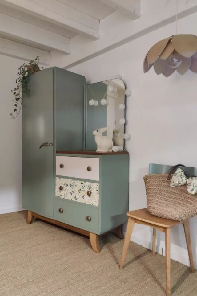 diy relooking meuble exemple armoir rangement recup vintage personnalisée peinture tiroir papier peint