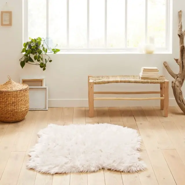 exemple salon cosy hiver petit tapis fausse fourrure blanche