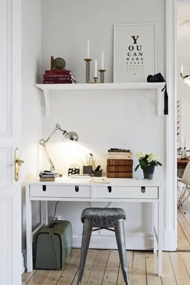 petit bureau teletravail exemple bois blanc peinture angle salon étagère