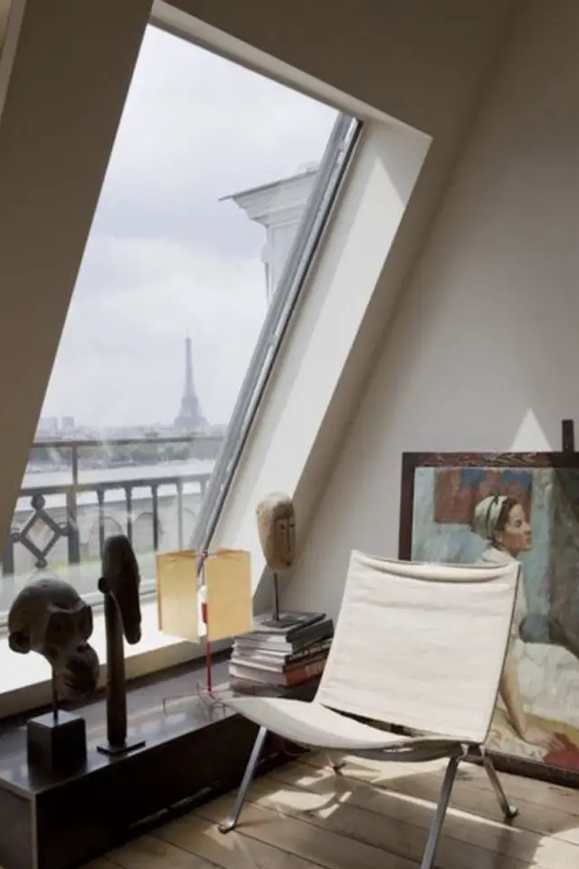 combles amenages salon modernes exemple fenetre velux vue sur Paris