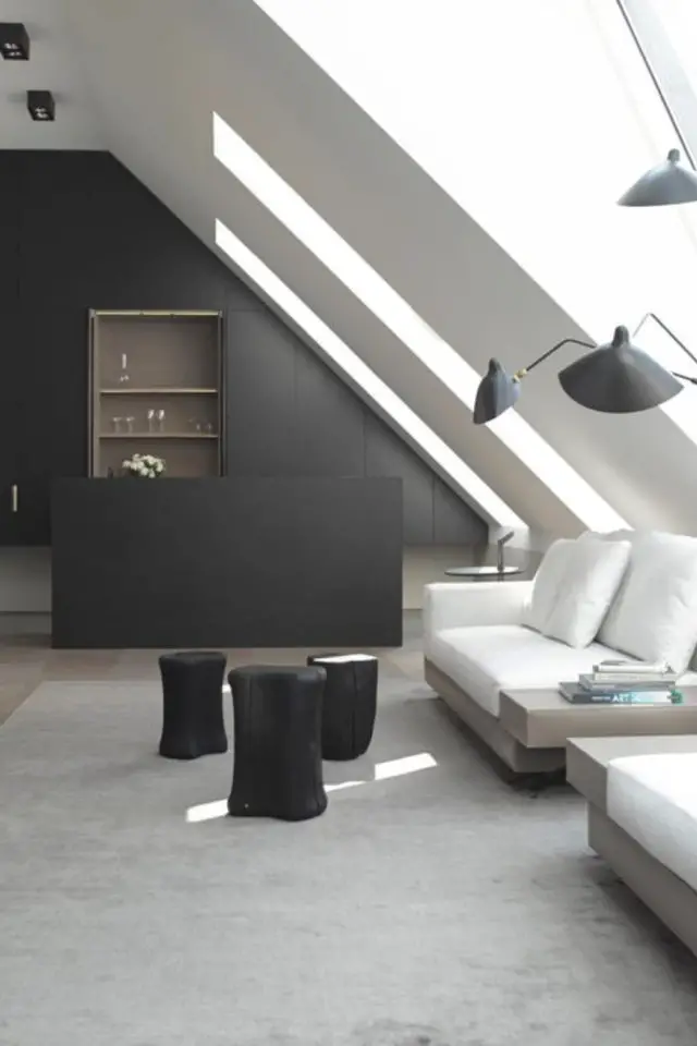 combles amenages salon modernes exemple meuble sur mesure noir gris anthracite contraste