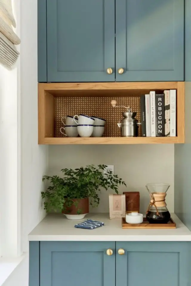cuisine couleur bleu exemple bleu céladon bois blanc caisson plan de travail moderne