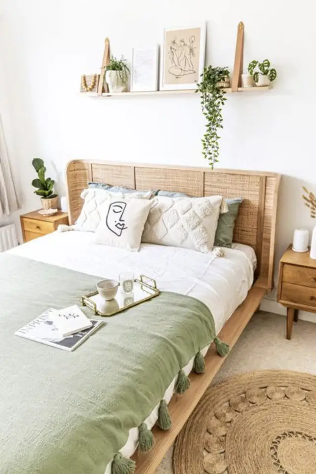 deco pompons exemple chambre à coucher décor nature bois vert blanc plaid vert sauge