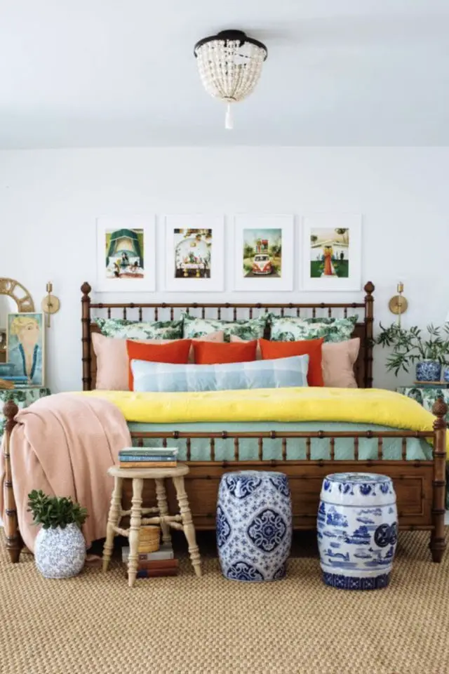 deco chambre printemps exemple parure de lit couleur coussin bleu corail terracotta jaune