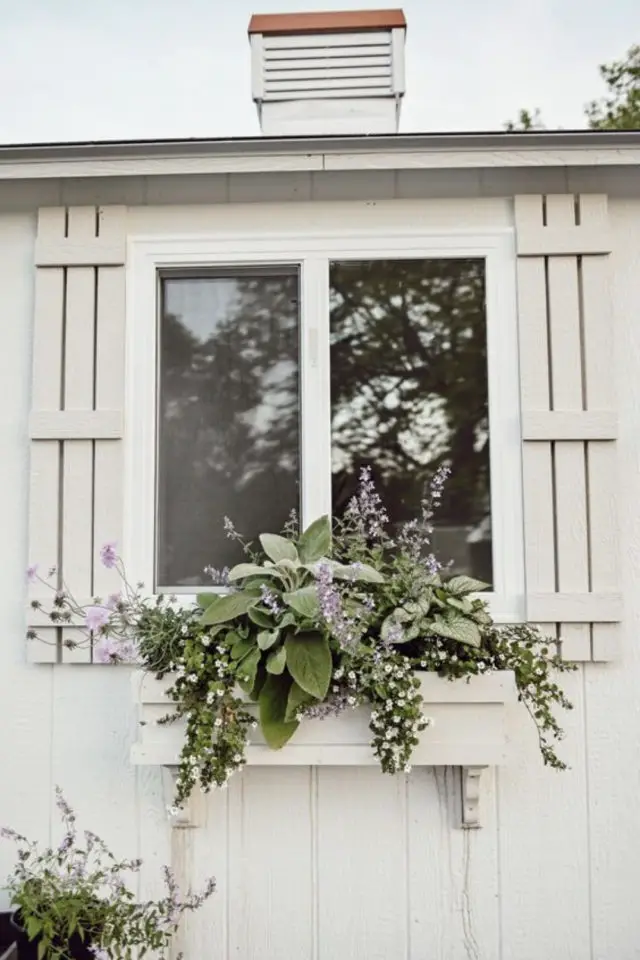 deco fenetre jardiniere plante fleur blanc vert romantique poétique