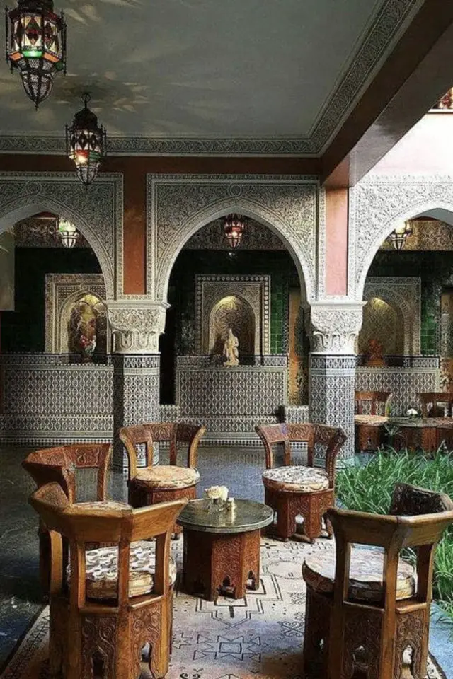 detente decoration marocaine exemple intérieur extérieur voyage mobilier bois salon appoint