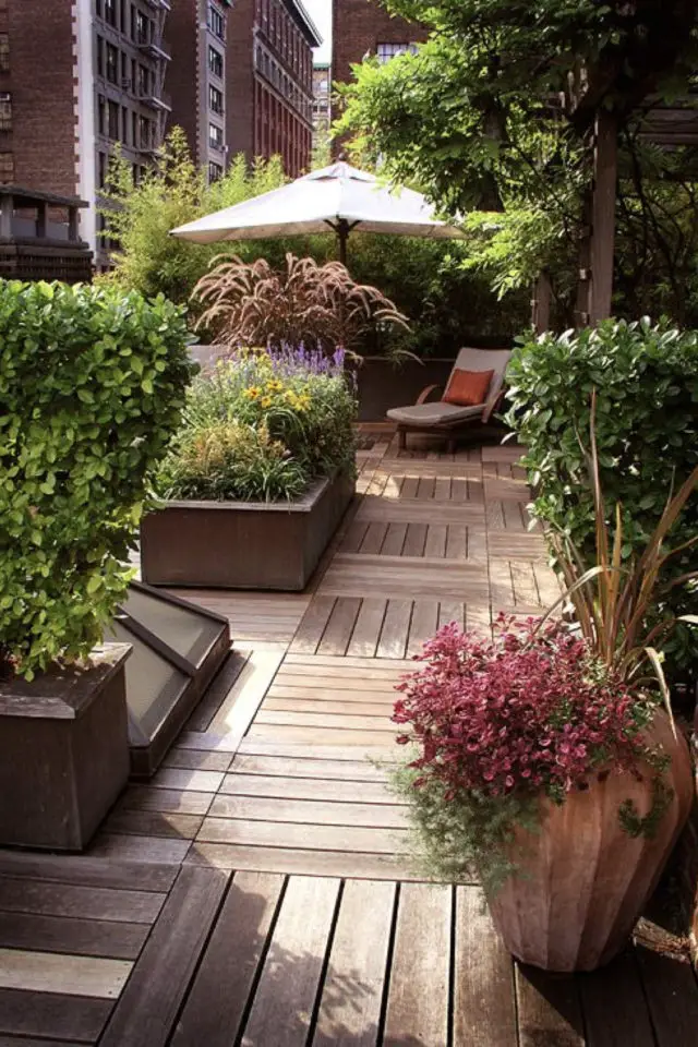 jardin terrasse materiaux revetement exemple dalle bois caillebotis plantes et fleurs