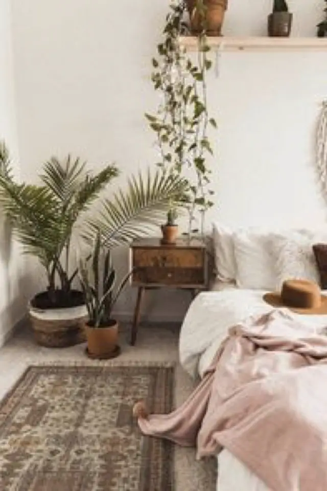 blanc bois plantes elegance decoration chambre adulte moderne table de nuit vintage avec tapis persan