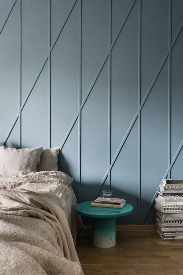 comment utiliser moulure deco murale simple couleur bleu chambre tasseaux