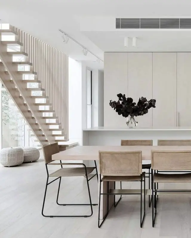 decoration minimaliste couleur conseil slow design salle à manger séjour blanc beige bois clair
