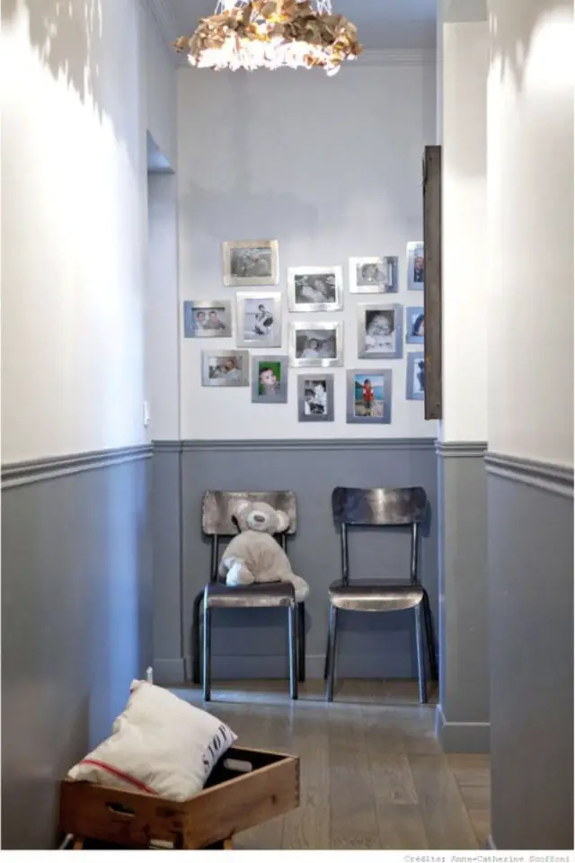 decoration soubassement gris exemple couloir chambre moulure