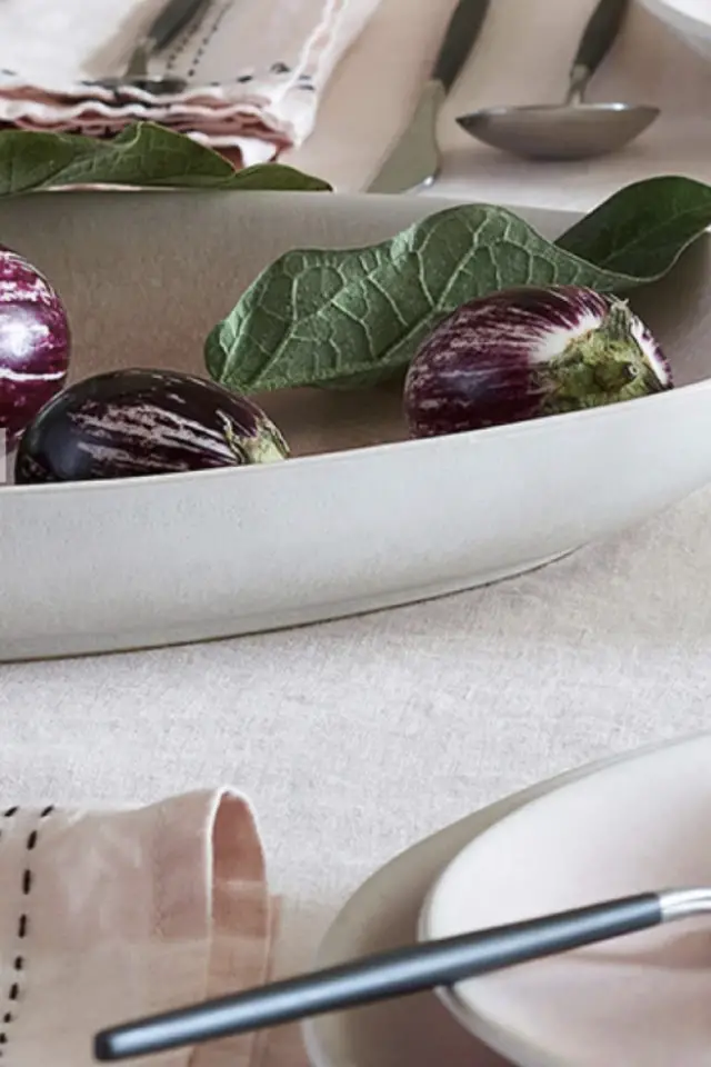decoration table printemps ete exemple vaisselle fabrication artisanale en Europe couleur rose clair