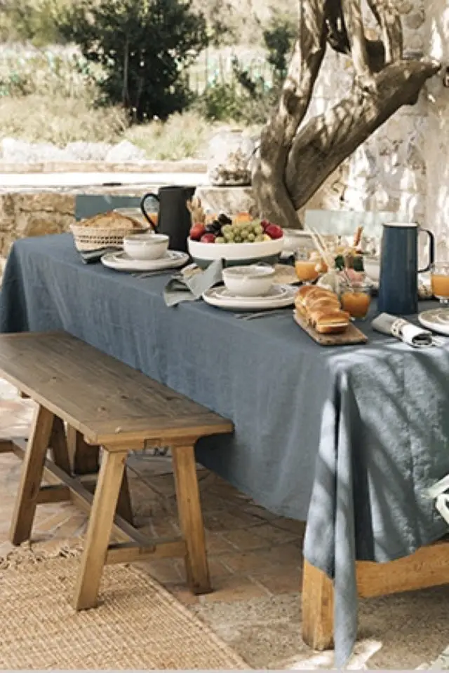 decoration table printemps ete exemple nappe en lin couleur bleu fraicheur jardin