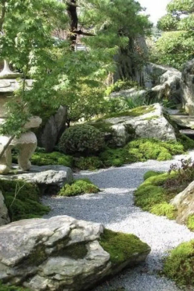 jardin zen mediation exemple allée végétation roche volume