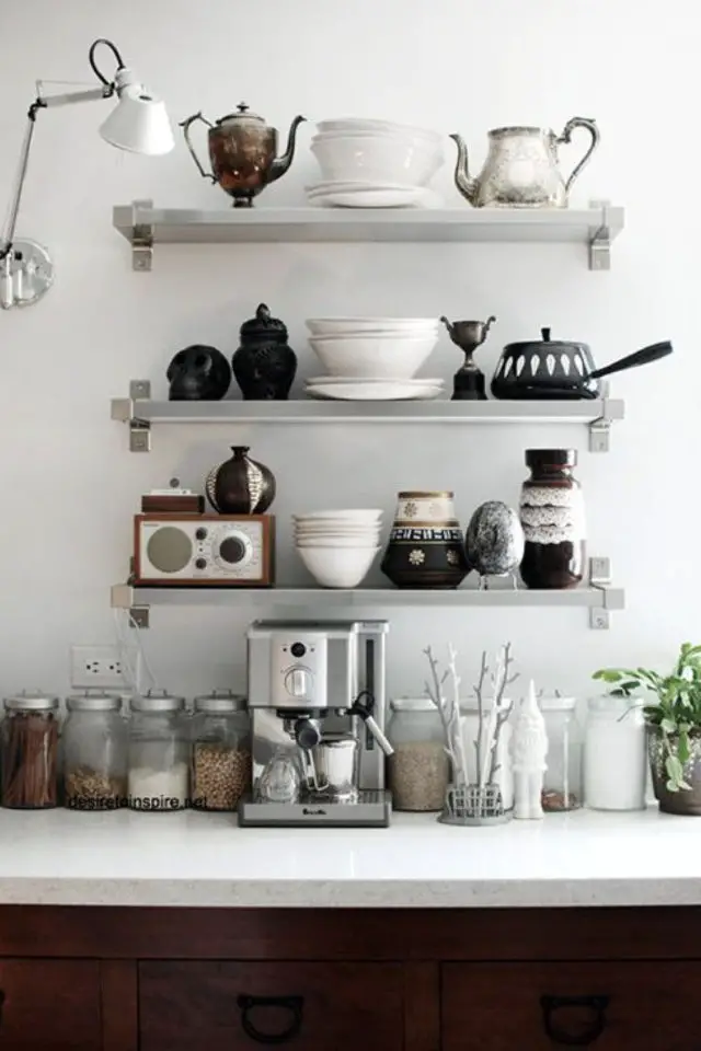 petit logement minimalisme exemple cuisine plan de travail étagère bocaux zéro déchet