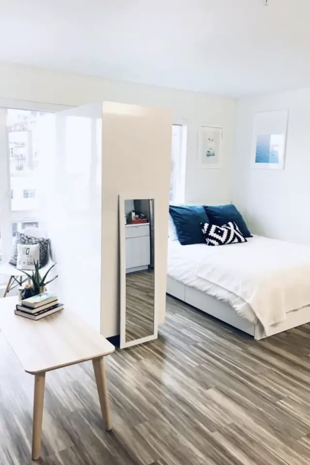 petit logement minimalisme exemple agencement studio cloison pratique