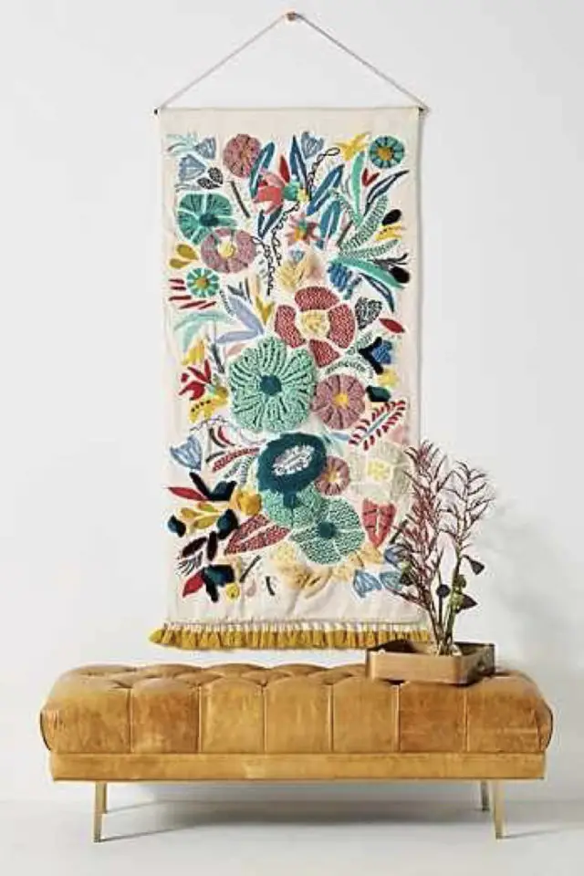 tapisserie murale exemple deco dessus de meuble bas couleur fleur imprimée printemps