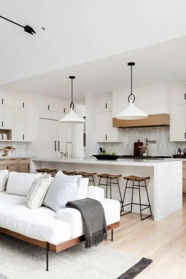 cuisine minimaliste moderne exemple blanche ouverte sur le salon ilot central avec suspension design