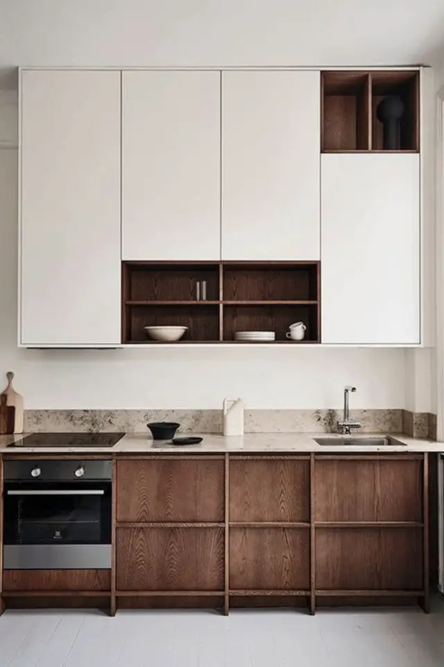 cuisine minimaliste moderne exemple association bois sombre style noyer avec façade blanche épurée