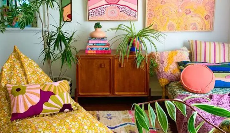 exemple decoration chambre multicolore jaune bleu rose vert motif uni bonne humeur
