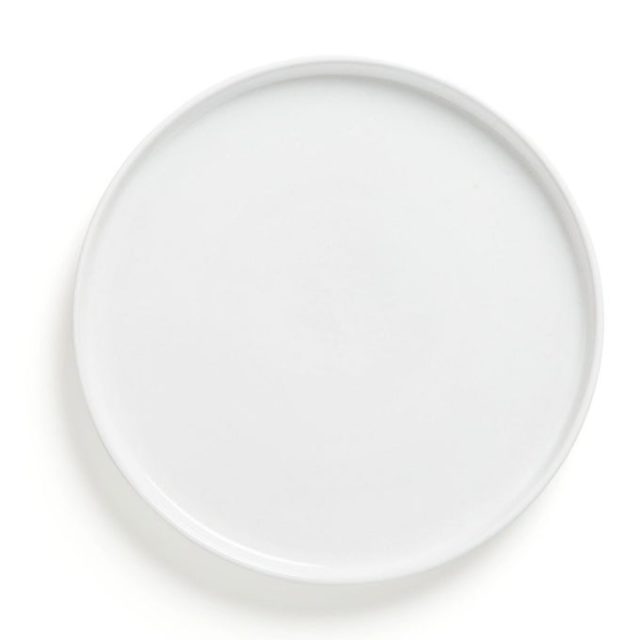 idee deco petite cuisine etagere ton sur ton blanc assiette blanche moderne