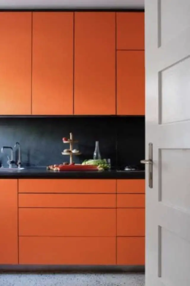 meuble de cuisine orange épuré moderne contemporain