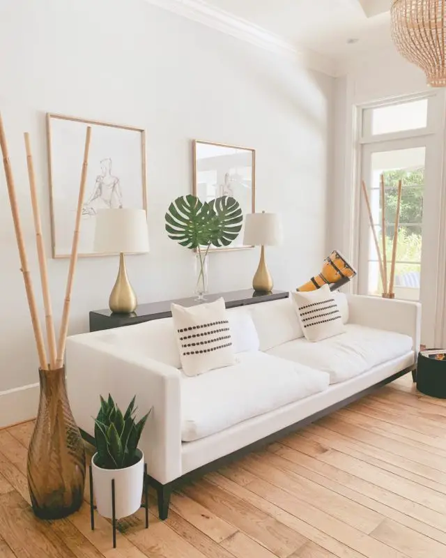 slow deco salon familial minimaliste exemple décor clair lumineux canapé blanc slowliving