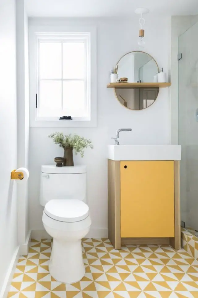 revetement de sol couleur jaune idee toilettes salle de bain blanc petit modèle