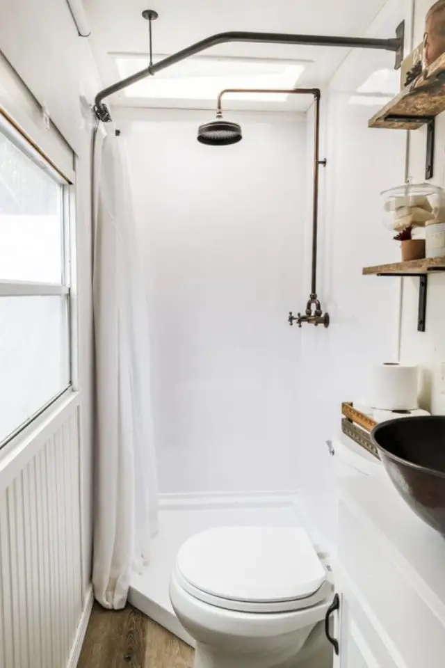 diy renovation salle de bain petit espace douche en angle blanc simple et lumineux