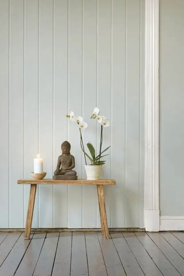 espace pour mediter chez soi petit banc en bois statuette de bouddha