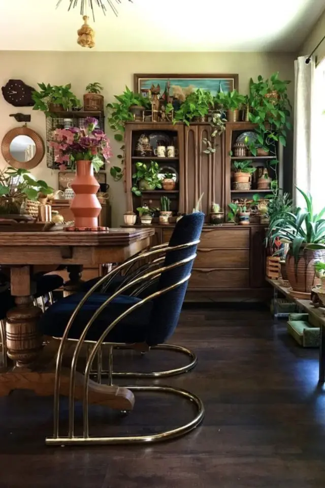 meuble vintage plantes vertes exemple fauteuil art deco