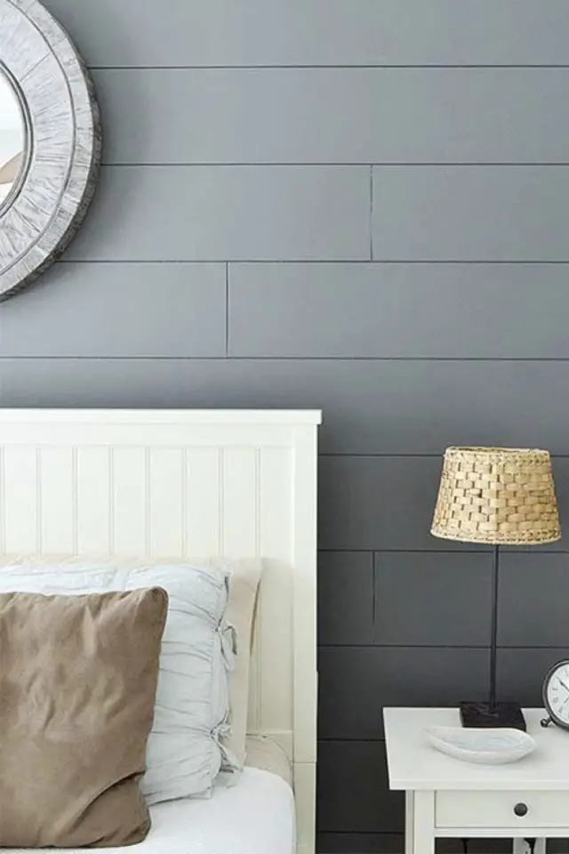 revetement mural lambris bois peinture couleur grise douceur chaleureux cosy chambre à coucher