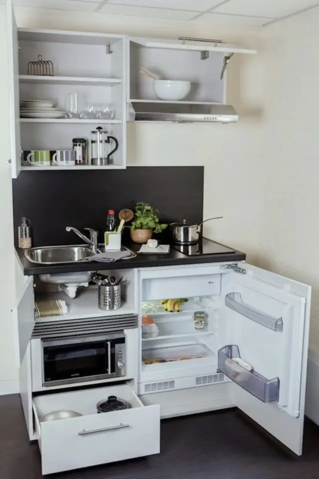amenagement petite cuisine frigo kitchenette espace de rangements pratiques