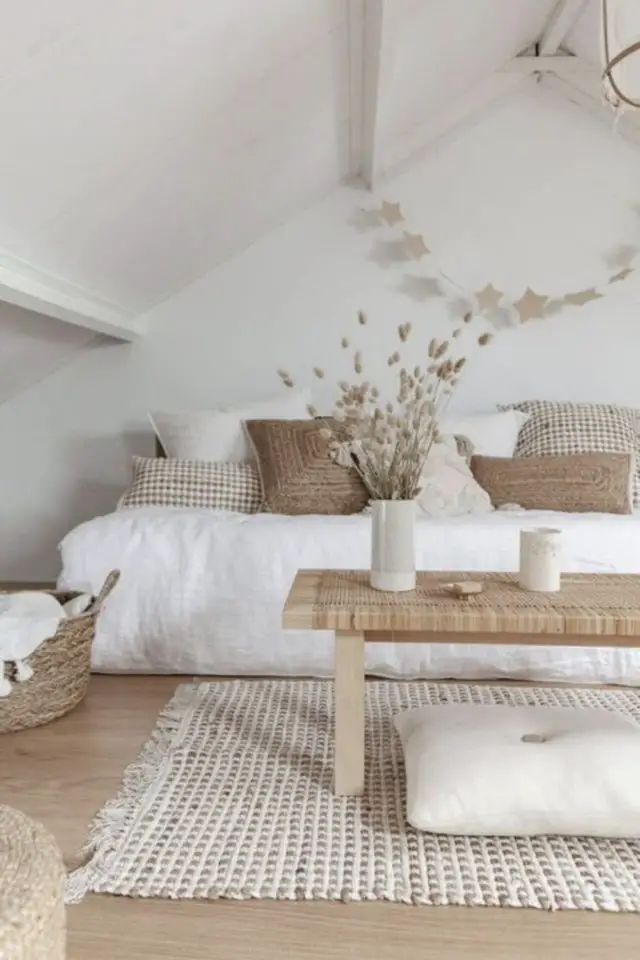 salon style slow living exemple combles blanc canapé simplicité bois neutre