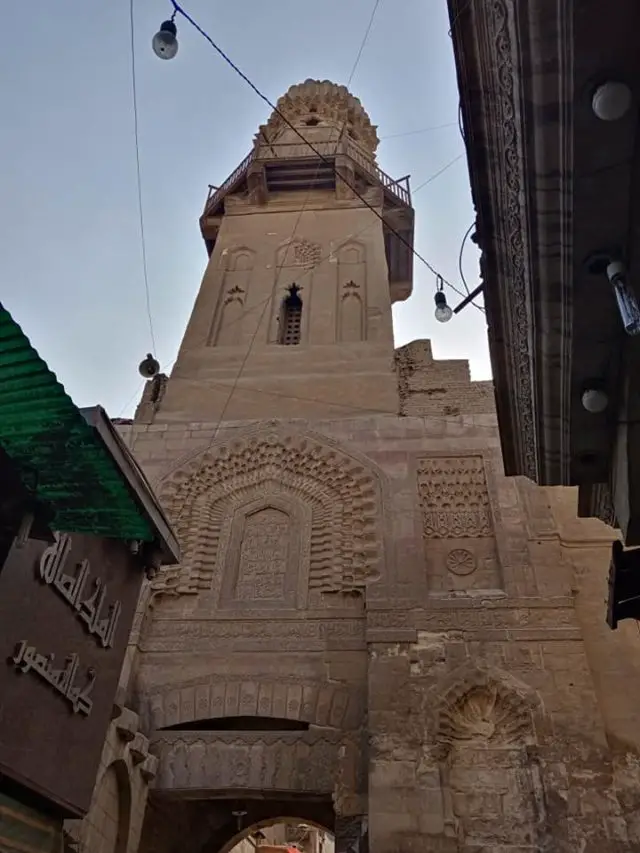 visite souk caire egypte mosquée tour minaret ancien pierre