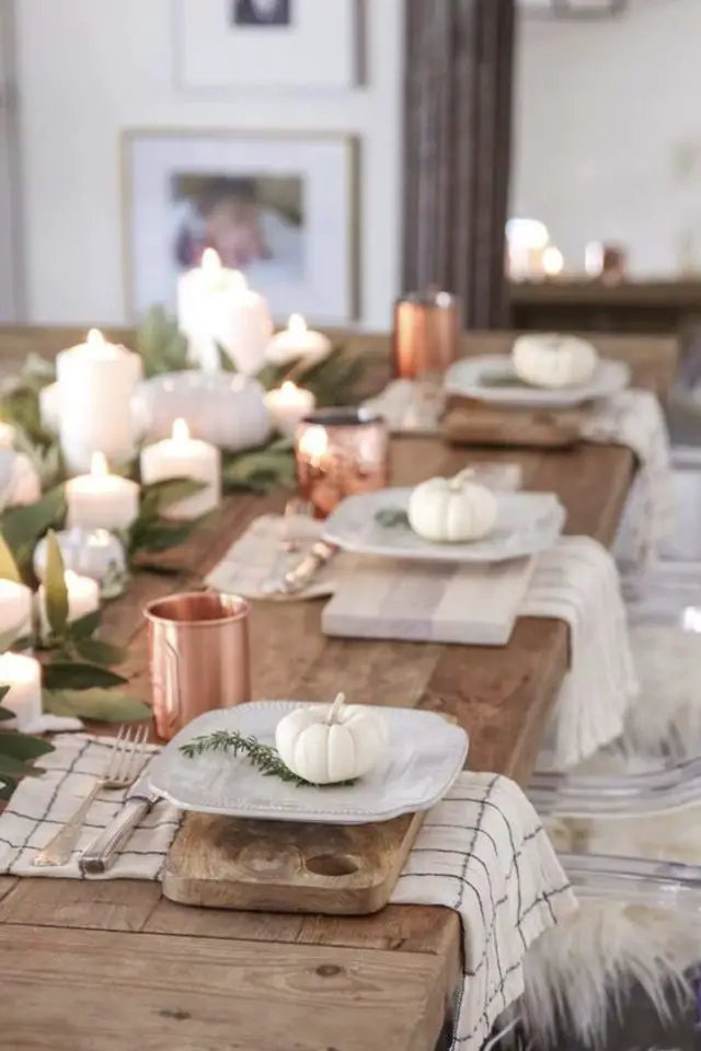 exemple deco citrouille automne décor de table assiette bougie simplicité