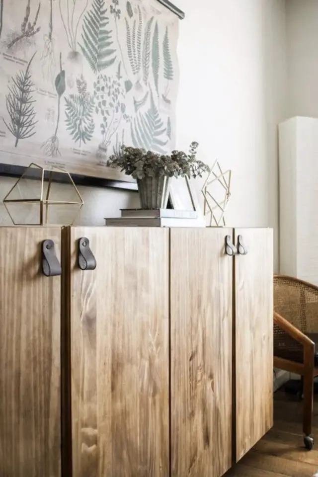 exemple ikea hack meuble bas bois naturel teinté poignet cuir